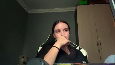 caramelutaste live cam on Cam4