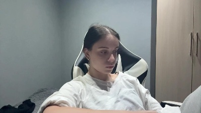 caramelutaste live cam on Cam4