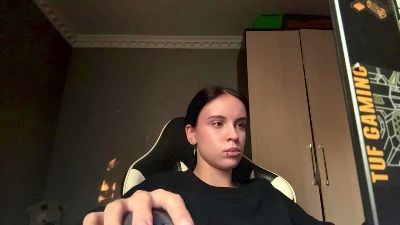 caramelutaste live cam on Cam4