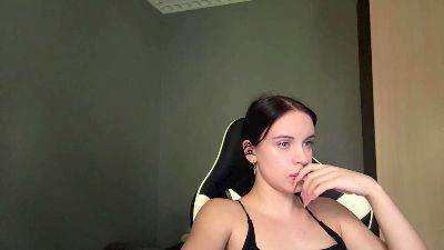caramelutaste live cam on Cam4