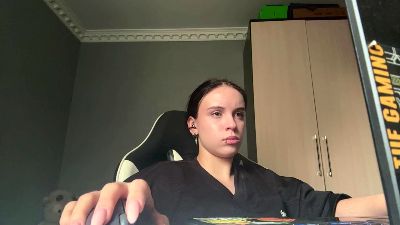 caramelutaste live cam on Cam4