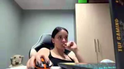 caramelutaste live cam on Cam4