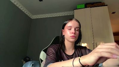 caramelutaste live cam on Cam4