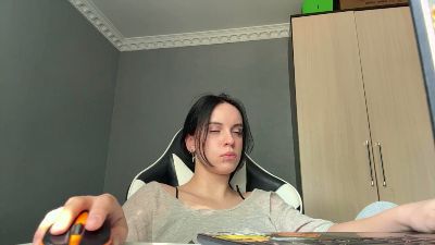 caramelutaste live cam on Cam4