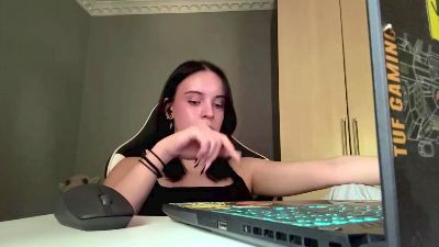 caramelutaste live cam on Cam4