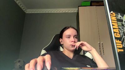 caramelutaste live cam on Cam4