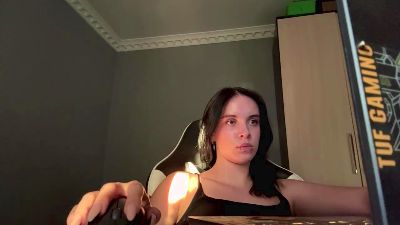 caramelutaste live cam on Cam4