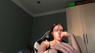caramelutaste live cam on Cam4