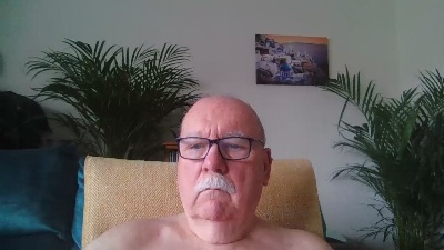 carebear2022 live cam on Cam4