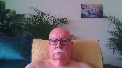 carebear2022 live cam on Cam4