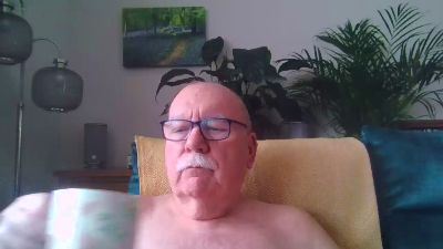 carebear2022 live cam on Cam4