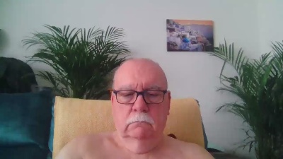carebear2022 live cam on Cam4