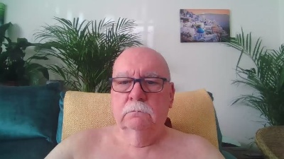carebear2022 live cam on Cam4