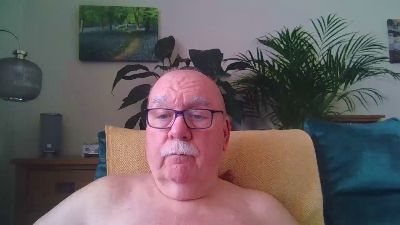 carebear2022 live cam on Cam4