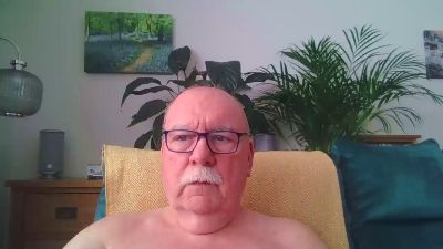 carebear2022 live cam on Cam4