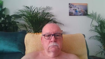 carebear2022 live cam on Cam4