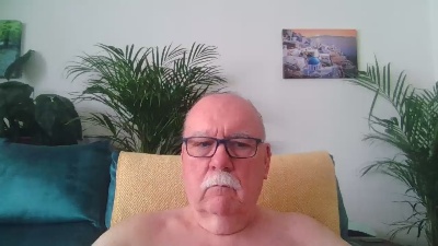 carebear2022 live cam on Cam4