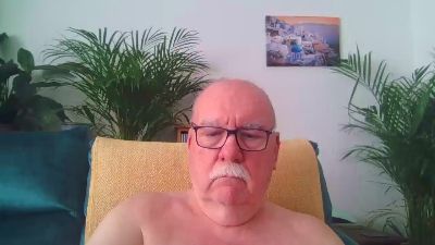 carebear2022 live cam on Cam4