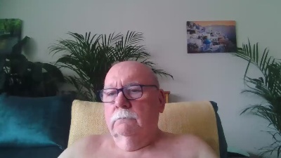 carebear2022 live cam on Cam4