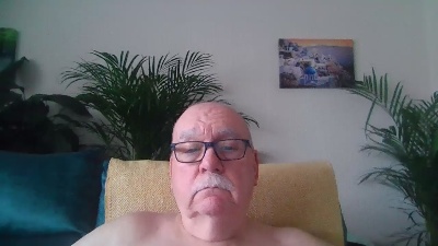 carebear2022 live cam on Cam4