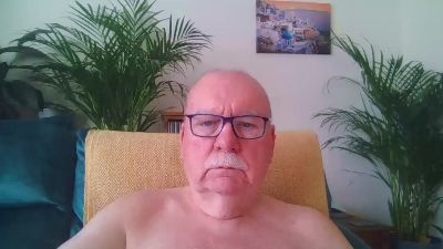carebear2022 live cam on Cam4