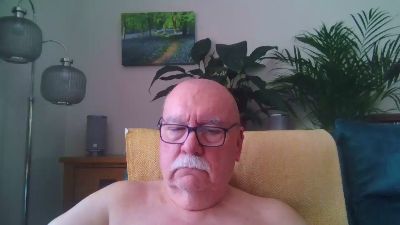 carebear2022 live cam on Cam4