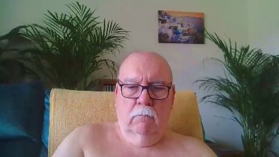 carebear2022 live cam on Cam4