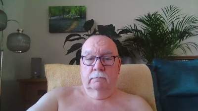 carebear2022 live cam on Cam4