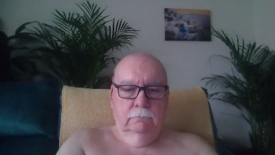 carebear2022 live cam on Cam4