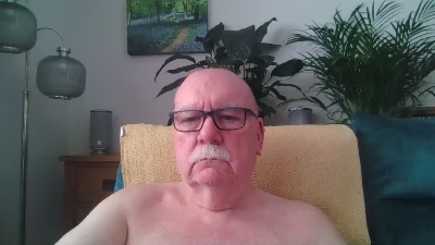 carebear2022 live cam on Cam4