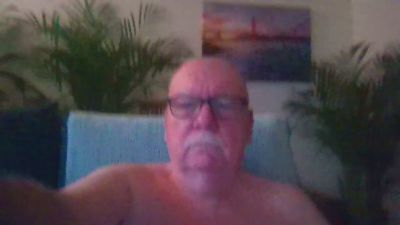 carebear2022 live cam on Cam4