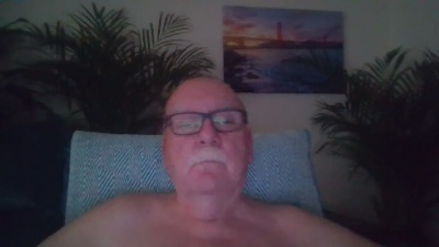 carebear2022 live cam on Cam4