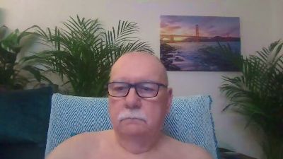 carebear2022 live cam on Cam4