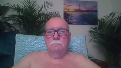 carebear2022 live cam on Cam4
