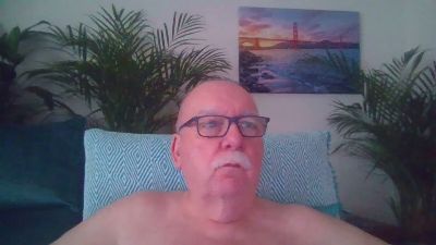 carebear2022 live cam on Cam4