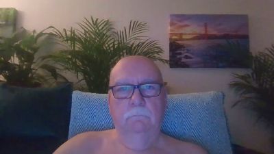 carebear2022 live cam on Cam4