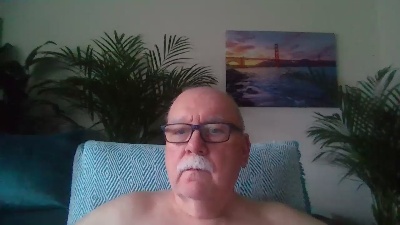 carebear2022 live cam on Cam4