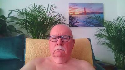 carebear2022 live cam on Cam4