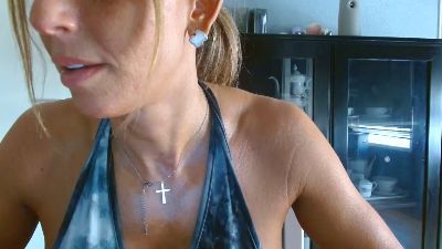 cari_guerrera live cam on Cam4