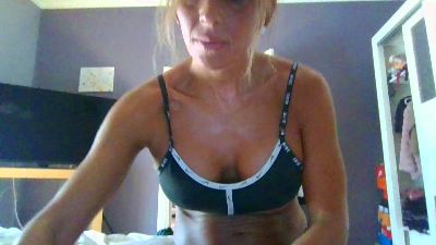 cari_guerrera live cam on Cam4