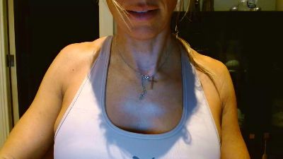 cari_guerrera live cam on Cam4