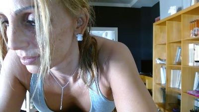 cari_guerrera live cam on Cam4