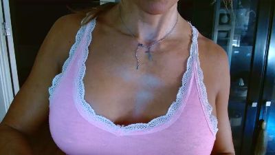 cari_guerrera live cam on Cam4