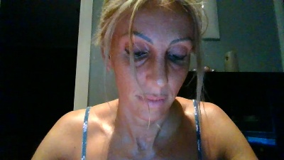 cari_guerrera live cam on Cam4