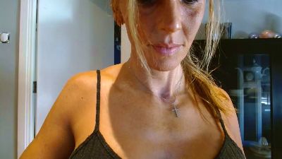 cari_guerrera live cam on Cam4