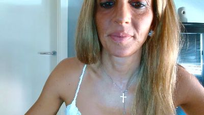 cari_guerrera live cam on Cam4