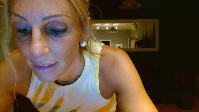 cari_guerrera live cam on Cam4