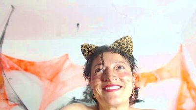 carla_wc live cam on Cam4