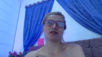carla_wc live cam on Cam4