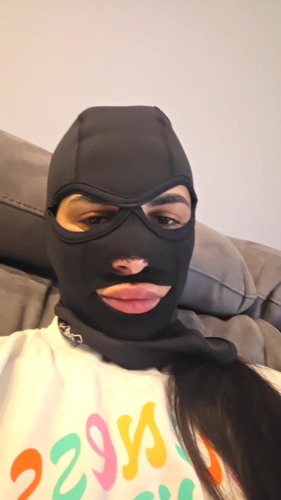 carlamum live cam on Cam4